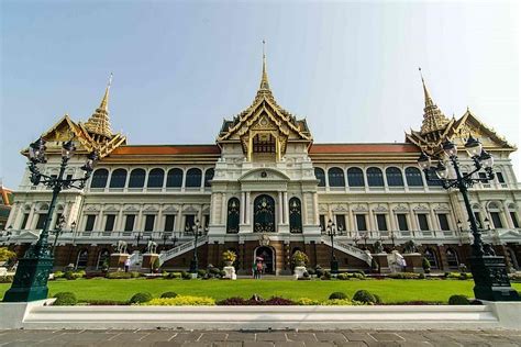 La Ribellione di Thonburi: Un Tumulto di Potere e Religione nell'Era Ayutthaya